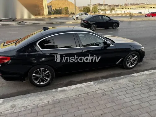 بي ام دبليو 520 2019 أسود مستعملة للبيع - 2