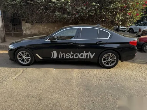 بي ام دبليو 520 2019 أسود مستعملة للبيع - 5