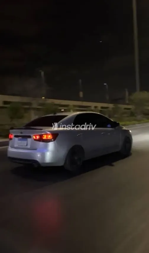 كيا سيراتو 2010 فضي مستعملة للبيع - 2