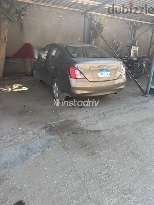 نيسان صنى 2015 فضي مستعملة للبيع - 1