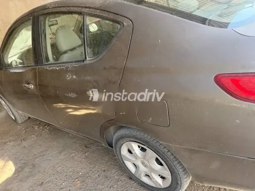 نيسان صنى 2015 فضي مستعملة للبيع - 3