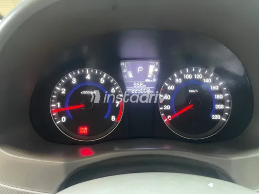 هيونداي اكسنت RB 2011 أبيض مستعملة للبيع - 1