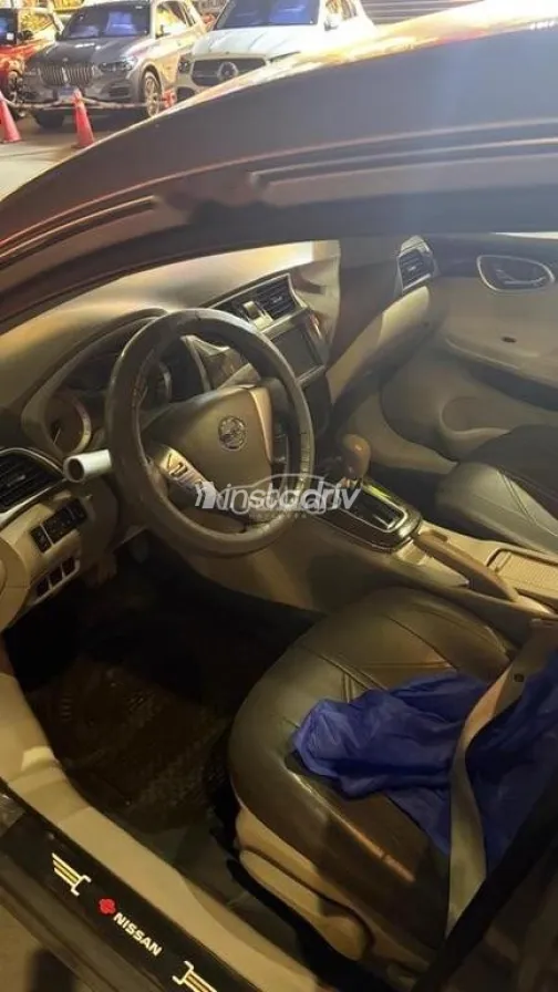 نيسان سنترا 2024 ذهبي مستعملة للبيع - 4