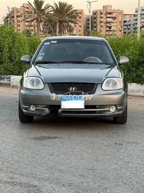 Hyundai Verna 2017 White Used for Sale - 2