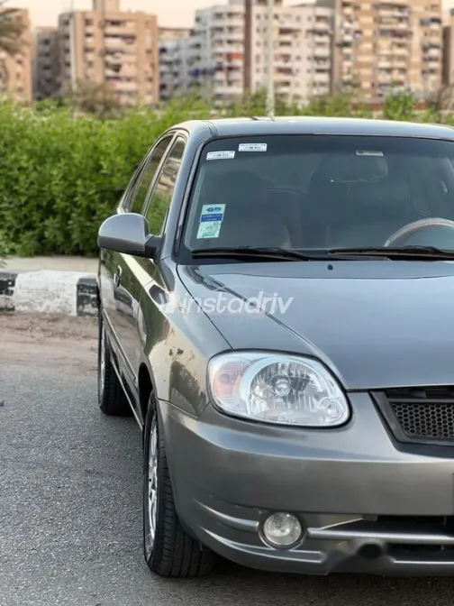 Hyundai Verna 2017 White Used for Sale - 4