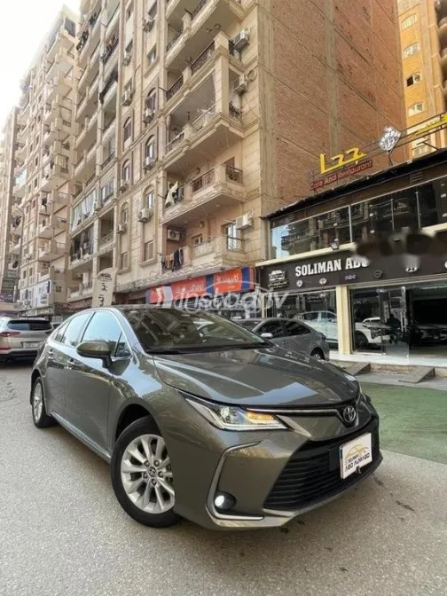 تويوتا كورولا 2021 بني مستعملة للبيع - 4