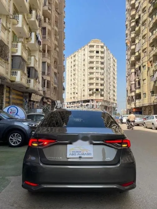 تويوتا كورولا 2021 بني مستعملة للبيع - 5