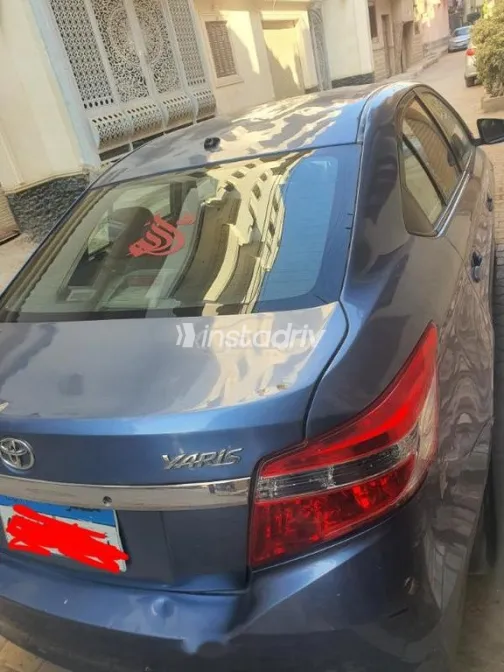 تويوتا ياريس 2014 أزرق مستعملة للبيع - 4
