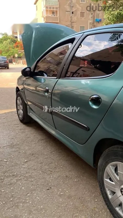 بيجو 206 2001 أخضر مستعملة للبيع - 1