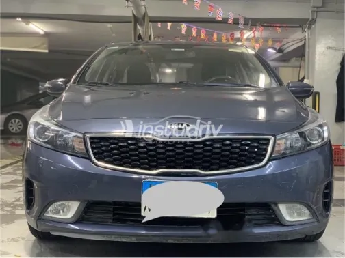 كيا سيراتو 2017 أزرق غامق مستعملة للبيع - 1