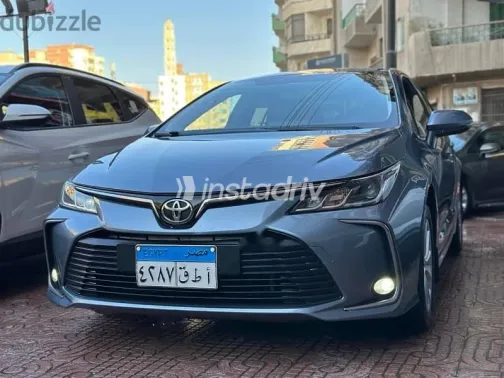 تويوتا كورولا 2021 أزرق غامق جديدة للبيع - 1
