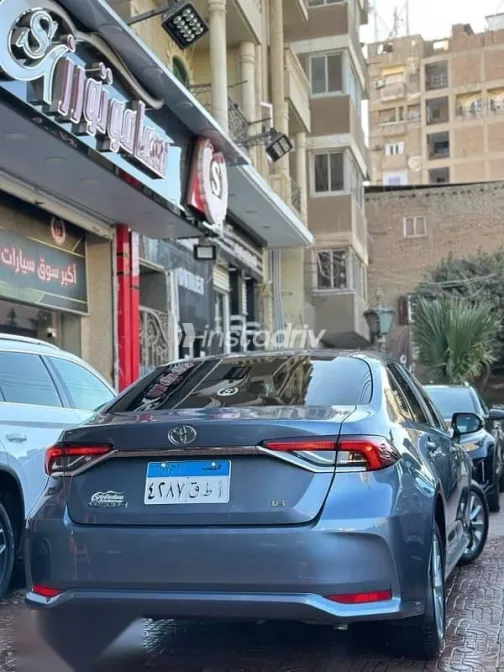 تويوتا كورولا 2021 أزرق غامق جديدة للبيع - 2