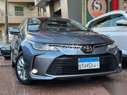 تويوتا كورولا 2021 أزرق غامق جديدة للبيع - 5