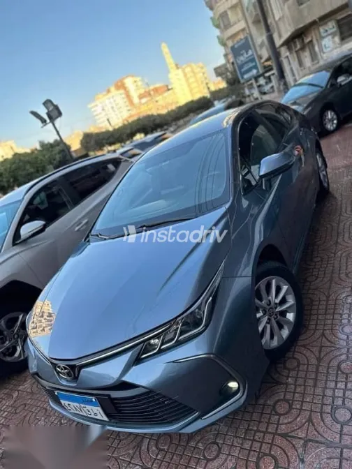تويوتا كورولا 2021 أزرق غامق جديدة للبيع - 6