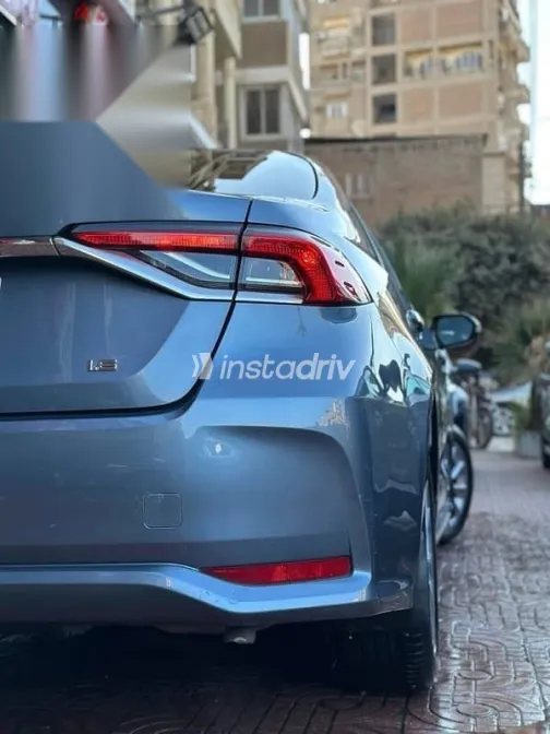 تويوتا كورولا 2021 أزرق غامق جديدة للبيع - 8