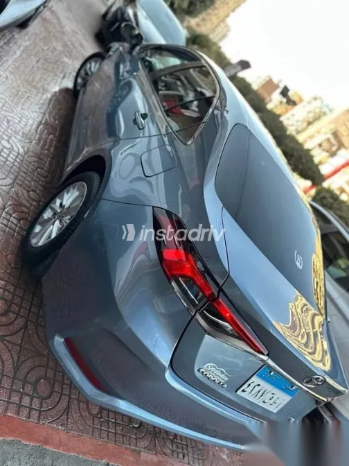 تويوتا كورولا 2021 أزرق غامق جديدة للبيع - 9