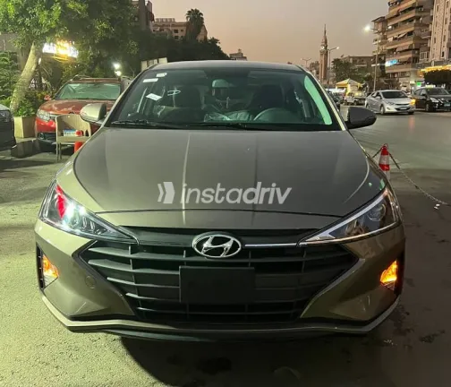 هيونداي إلنترا 2026 بني جديدة للبيع - 1