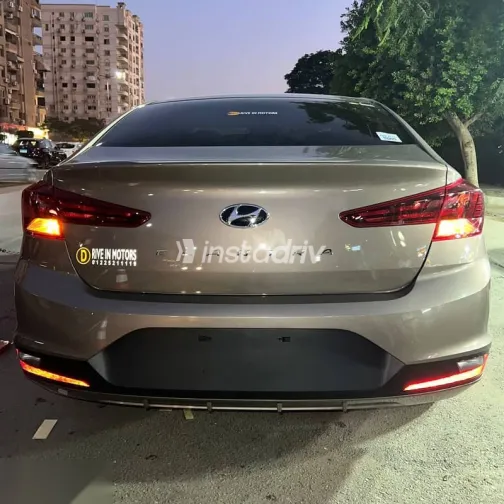 هيونداي إلنترا 2026 بني جديدة للبيع - 5