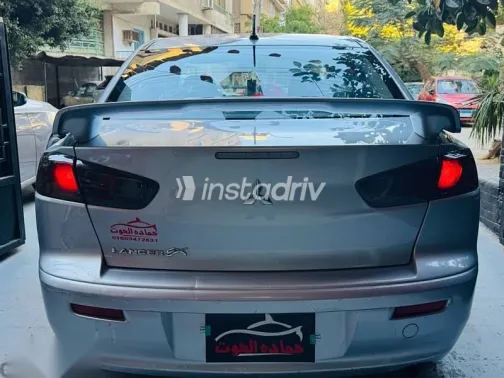 ميتسوبيشي لانسر 2015 فضي مستعملة للبيع - 2