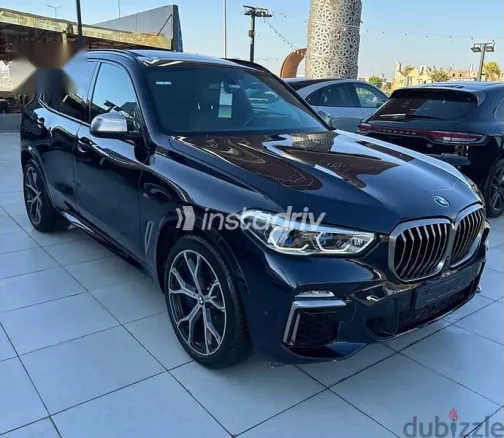 بي ام دبليو X5 2020 أزرق غامق مستعملة للبيع - 2