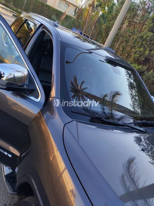 جيب جراند شيروكي 2018 أبيض مستعملة للبيع - 2