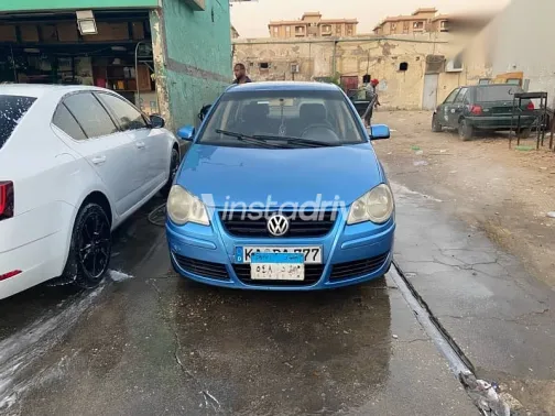 فولكس فاغن بولو 2009 أزرق غامق مستعملة للبيع - 1