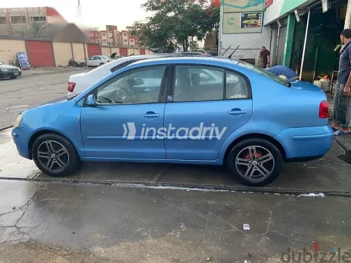 فولكس فاغن بولو 2009 أزرق غامق مستعملة للبيع - 2