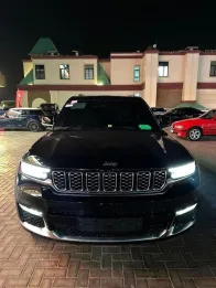 جيب شيروكي 2023 أسود مستعملة للبيع