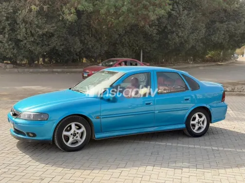 اوبل فيكترا 2002 أزرق غامق مستعملة للبيع - 2