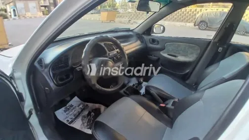 دايو لانوس 2000 أبيض مستعملة للبيع - 1