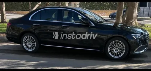 مرسيدس E 300 2021 أبيض مستعملة للبيع - 1