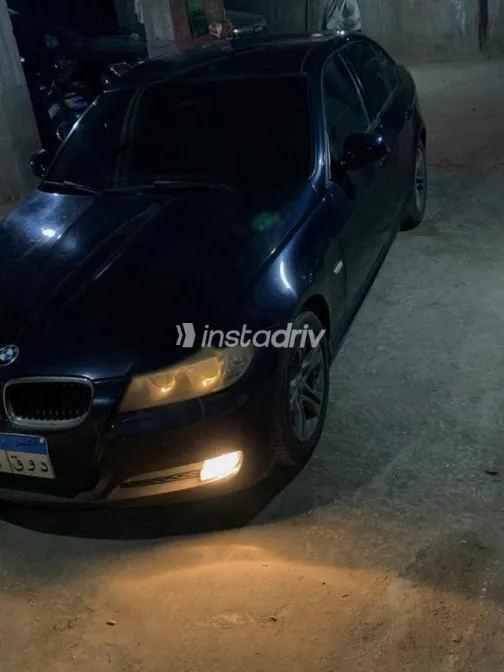 BMW 318 2011 Blue Used for Sale - 2