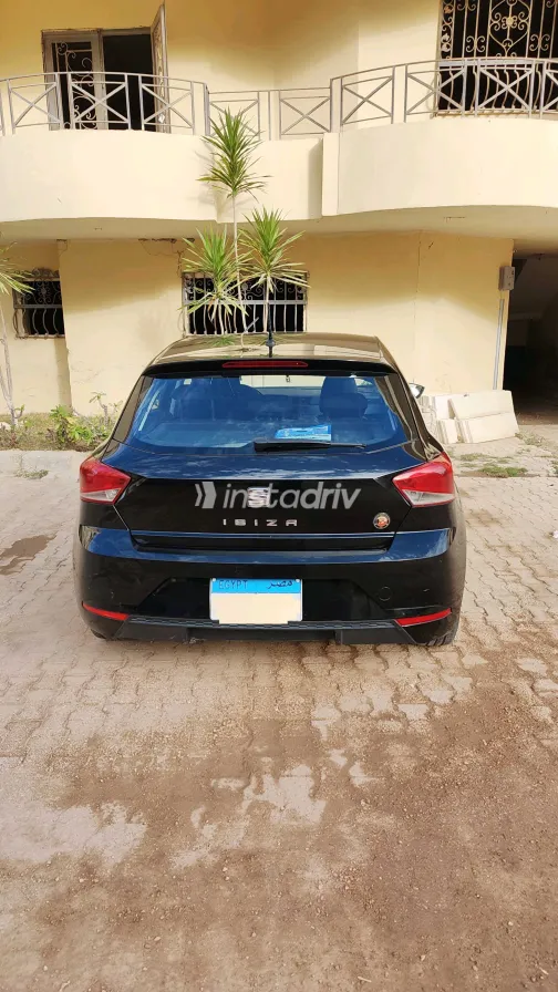 سيات ابيزا 2020 أبيض مستعملة للبيع - 2