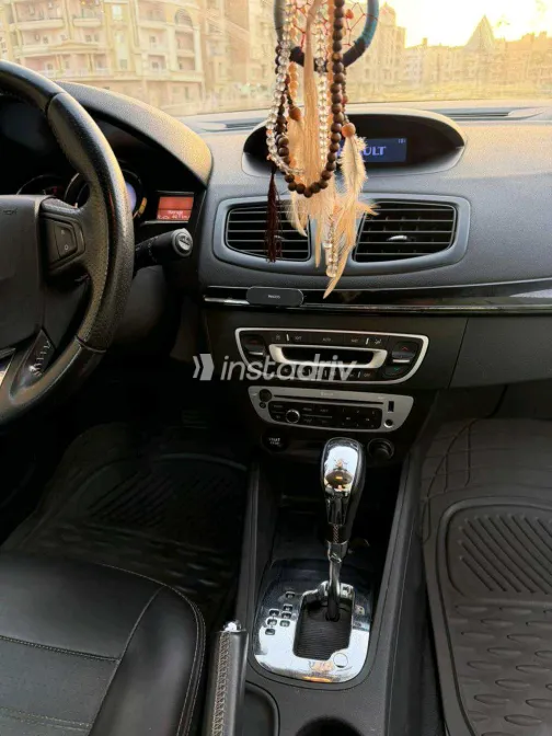 Renault Fluence 2016 White Used for Sale - 3