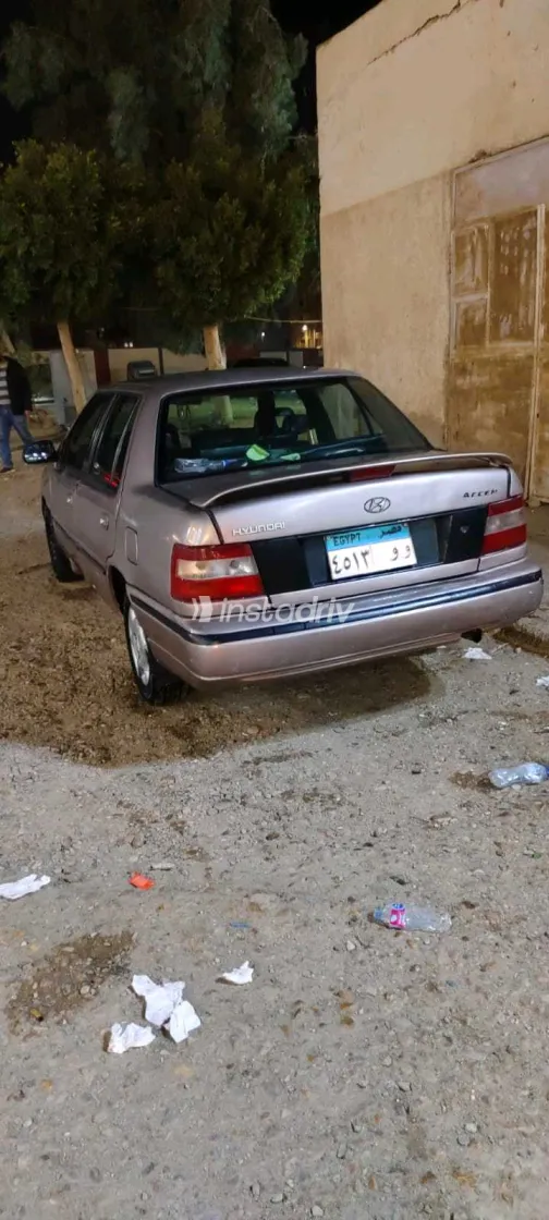 هيونداي اكسنت 1996 أبيض مستعملة للبيع - 4