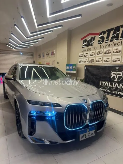 بي ام دبليو 750 2010 فضي مستعملة للبيع - 2