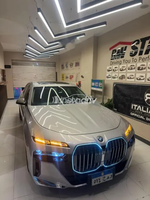 بي ام دبليو 750 2010 فضي مستعملة للبيع - 4