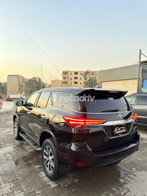 تويوتا فورتشنر 2020 أبيض مستعملة للبيع - 8