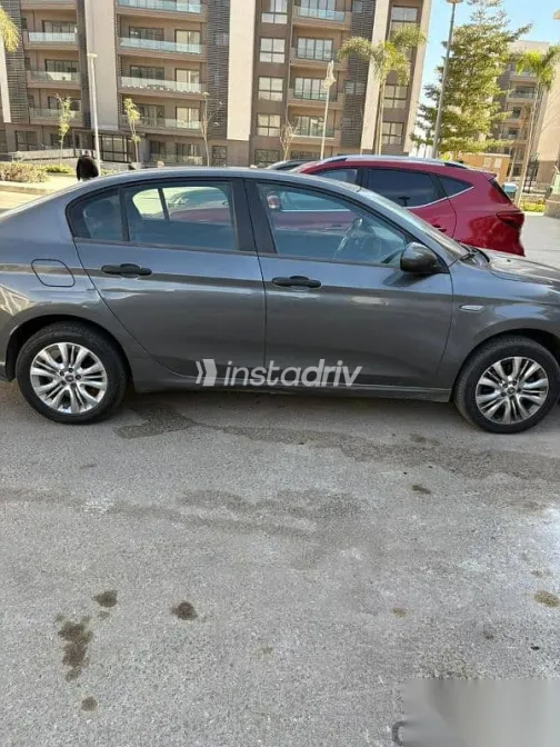 فيات تيبو 2021 فضي مستعملة للبيع - 5