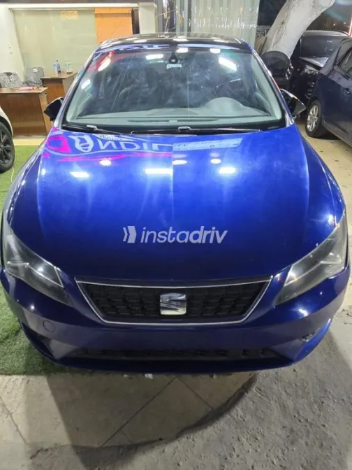 سيات ليون 2020 أزرق غامق مستعملة للبيع - 1