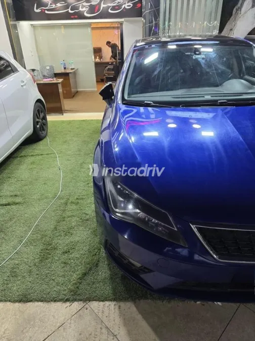 سيات ليون 2020 أزرق غامق مستعملة للبيع - 2