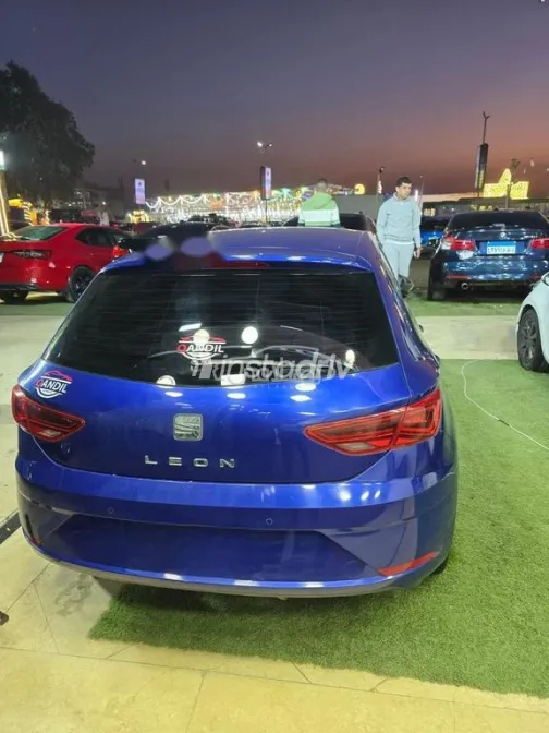 سيات ليون 2020 أزرق غامق مستعملة للبيع - 4