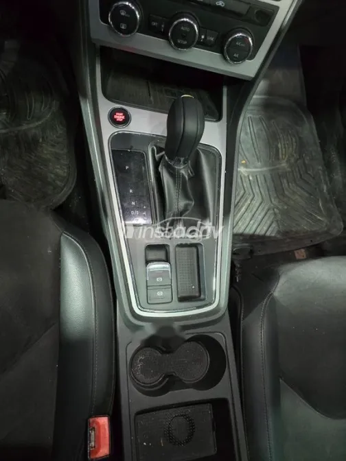 سيات ليون 2020 أزرق غامق مستعملة للبيع - 5