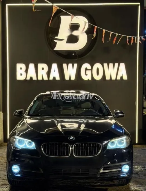 بي ام دبليو 520 2014 أزرق غامق مستعملة للبيع - 1