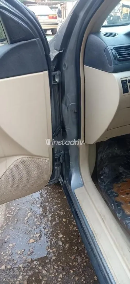 بى واى دى‬ F3 2015 رمادي مستعملة للبيع - 3