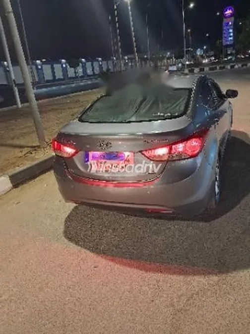 هيونداي إلنترا ام دى 2013 أزرق مستعملة للبيع - 2