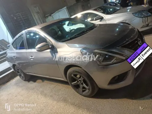 نيسان صنى 2020 فضي مستعملة للبيع - 2