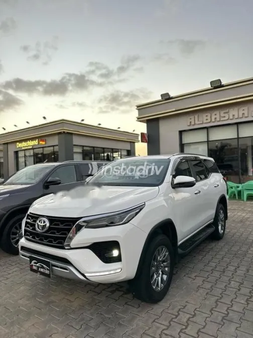 تويوتا فورتشنر 2024 أبيض مستعملة للبيع - 2