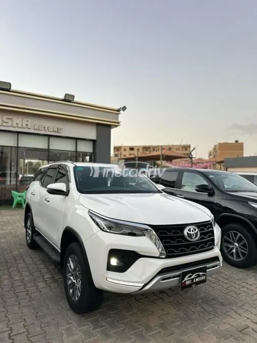 تويوتا فورتشنر 2024 أبيض مستعملة للبيع - 3