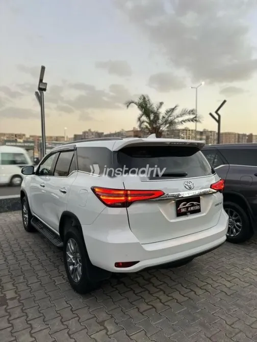 تويوتا فورتشنر 2024 أبيض مستعملة للبيع - 4